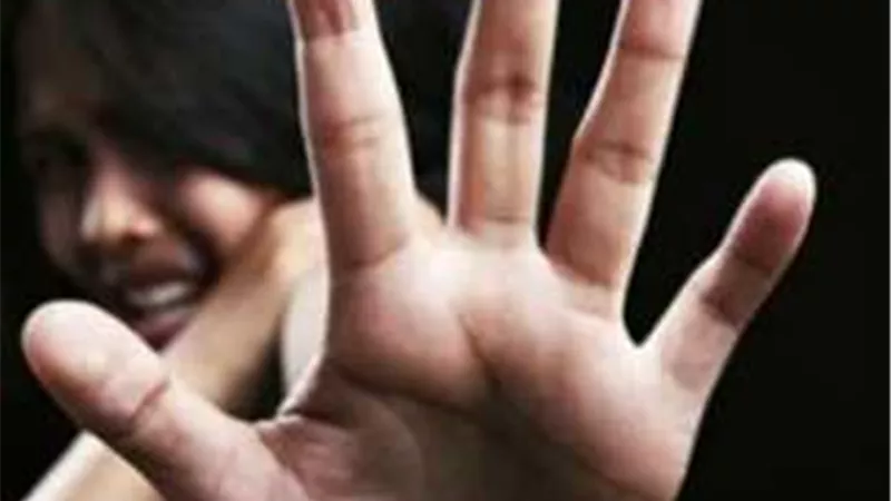 سيدة أجنبية تقفز من ميكروباص بعد مُحاولة تحرش من السائق بالشروق