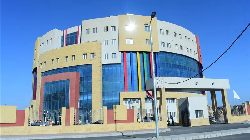 رئيس جامعة سوهاج يناقش التجهيزات النهائية لافتتاح أكبر مستشفى للأطفال
