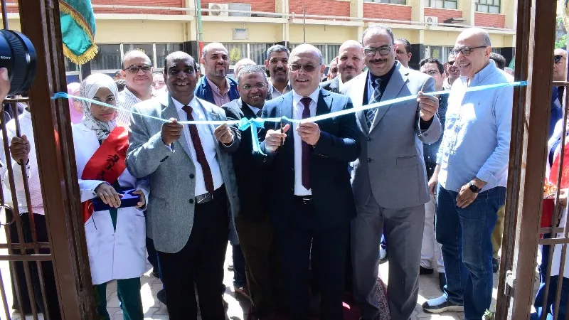 رئيس جامعة سوهاج يفتتح مبنى المعامل المركزية بكلية الطب