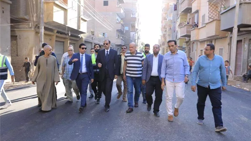 محافظ سوهاج يتفقد أعمال الرصف بمشروع تطوير كورنيش أخميم 