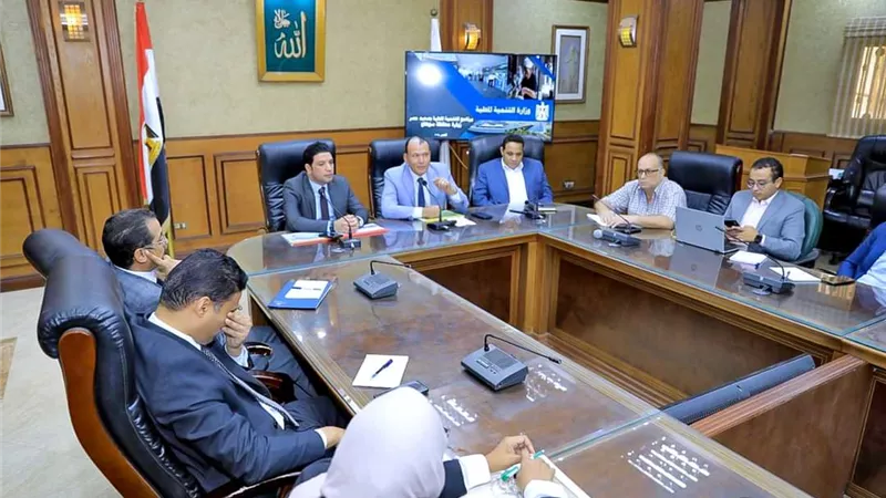محافظ سوهاج يستقبل وفد المكتب التنسيقي لبرنامج التنمية المحلية بصعيد مصر