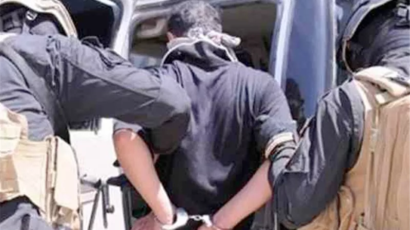 ضبط عامل أثناء سرقة سيارة نقل على الطريق الصحراوى الشرقى بسوهاج