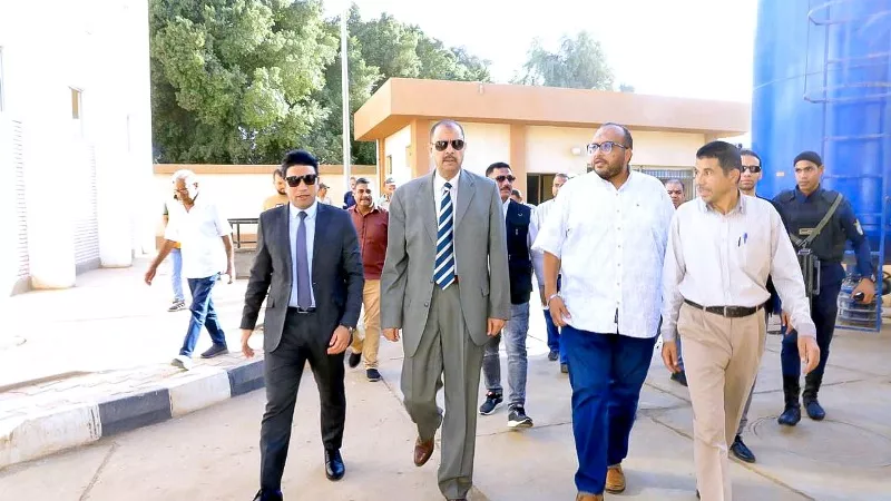 محافظ سوهاج: إنهاء معاناة أهالي المنشاة وتشغيل مشروع الصرف الصحي خلال أيام