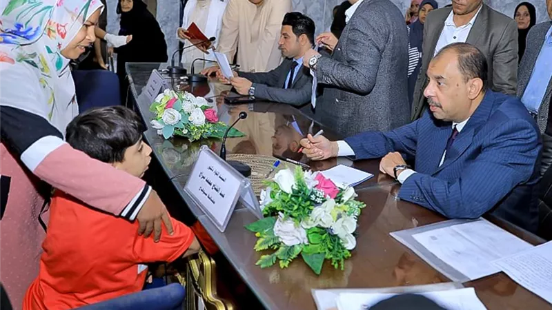 338 مواطن يعرضون مشاكلهم وطلباتهم على محافظ سوهاج 