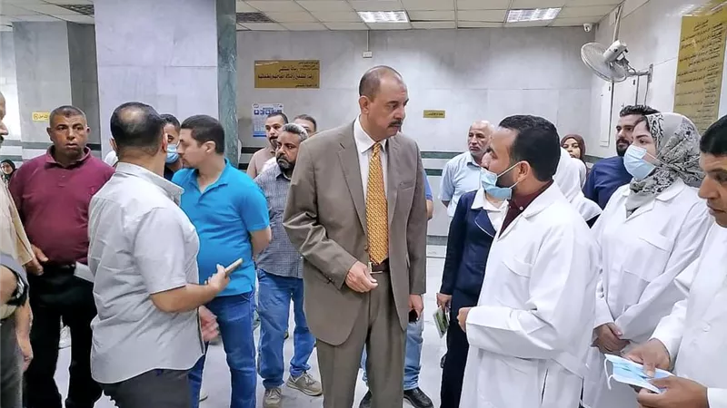 محافظ سوهاج يفاجئ مستشفى الهلال للتأمين الصحي ويتابع مستوى الخدمات الطبية المقدمة للمواطنين