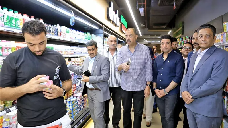 محافظ سوهاج يقود حملة للرقابة على الأسواق والمحال التجارية