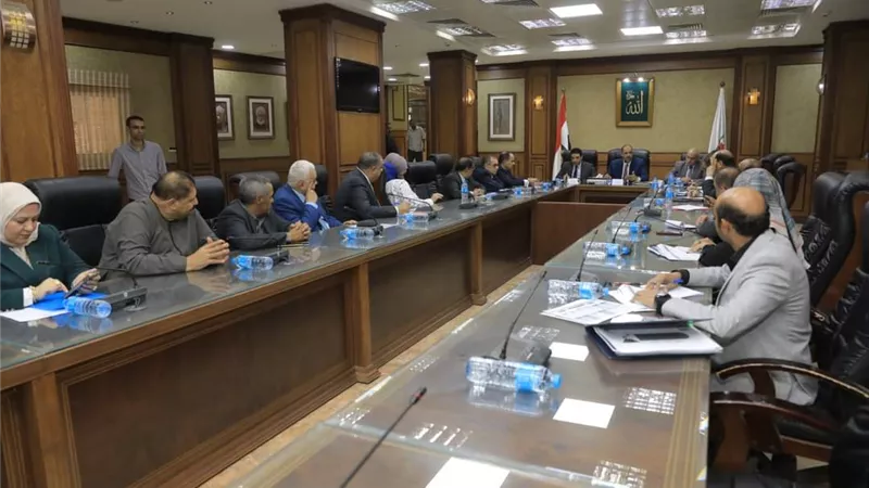 محافظ سوهاج يعقد اجتماعا مع أعضاء مجلس النواب لبحث آليات العمل والتعاون المشترك