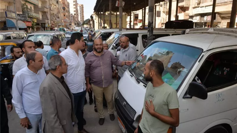 مخالفات وغرامات فورية في حملة على المواقف العمومية بالمنصورة ودكرنس وشربين 