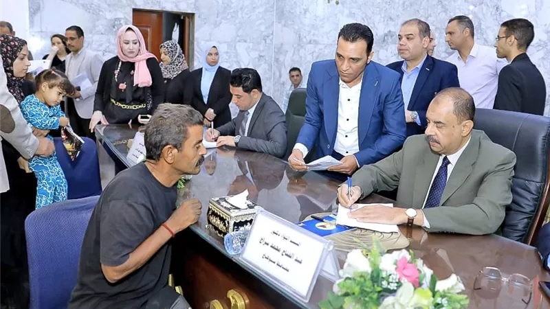 406 مواطنا يعرضون مطالبهم وشكواهم على محافظ سوهاج