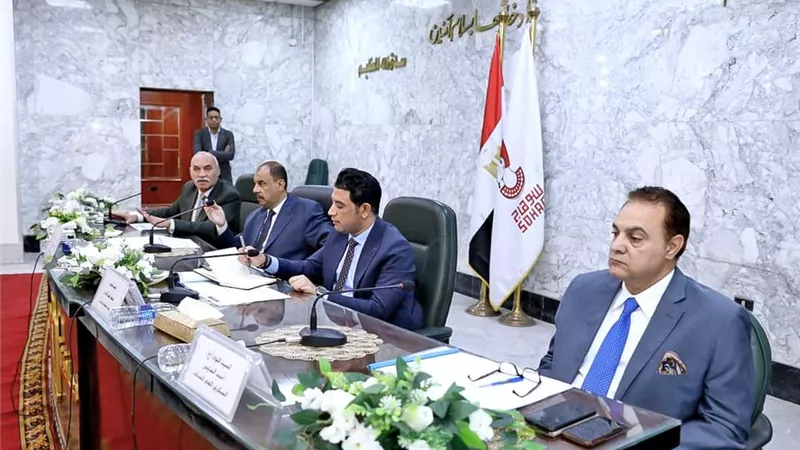 محافظ سوهاج يترأس اجتماع المجلس التنفيذى للمحافظة