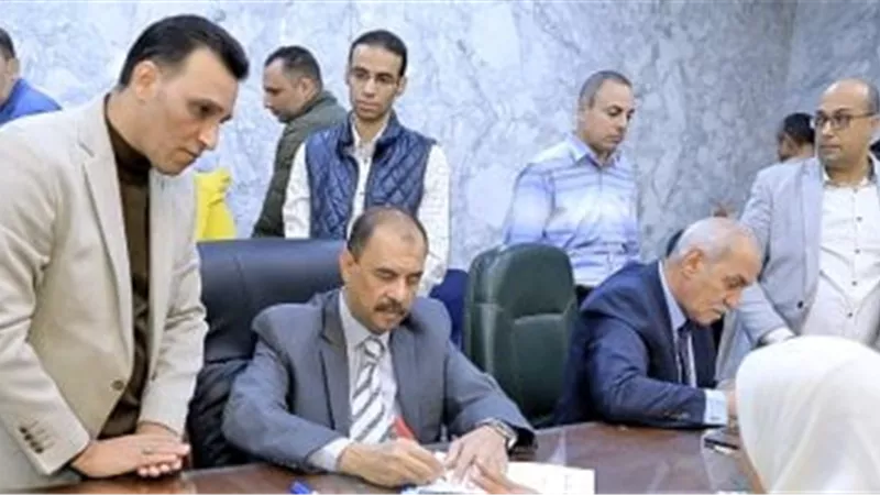 360 مواطنًا يعرضون مطالبهم وشكواهم على محافظ سوهاج خلال اللقاء الجماهيري