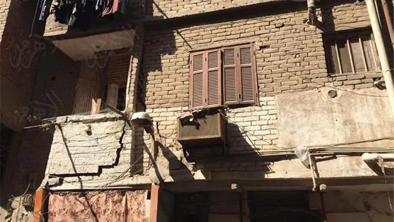 تساقط أجزاء من عقار بمنطقة جليم في الاسكندرية.. وتدخل فوري للجهات المعنية