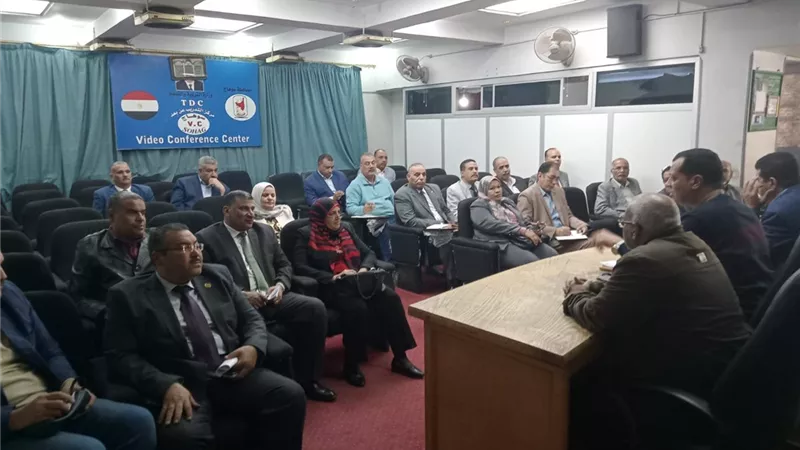 اجتماع موسع لمديرى الإدارات التعليمية استعدادا لامتحانات نصف العام الدراسي