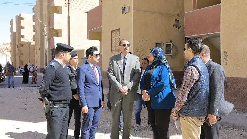 محافظ سوهاج: تطوير شامل لعمارات الأسر الأولى بالرعاية بحي الكوثر