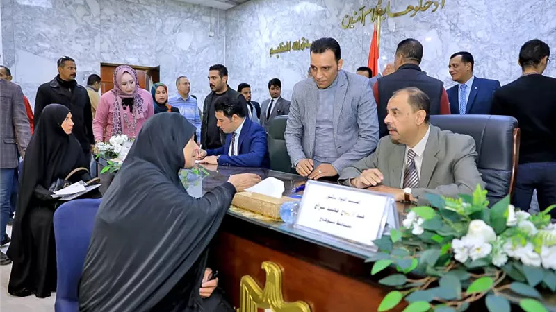 محافظ سوهاج يستمع لمطالب وشكاوى المواطنين فى اللقاء الجماهيرى