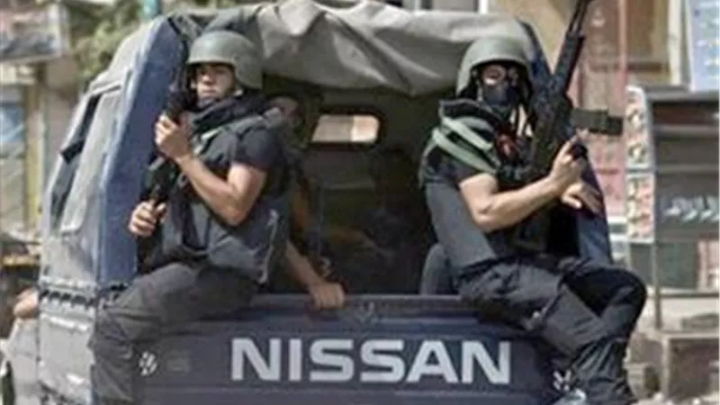 ضبط لصوص سرقوا دراجة نارية بأسلوب توصيل الأسلاك بالإسكندرية 
