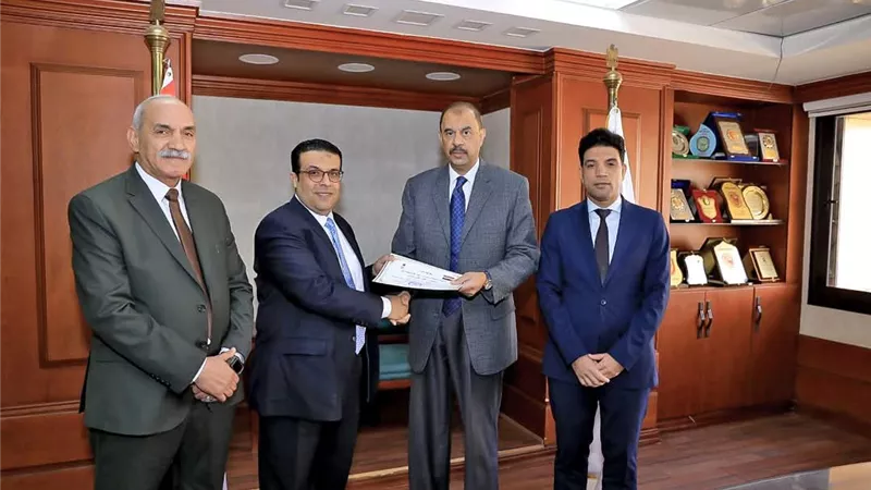محافظ سوهاج يكرّم أعضاء لجنة الخريطة السياحية تقديرًا لجهودهم