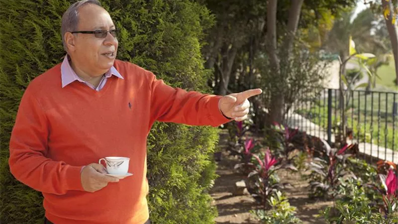 نجيب ساويرس .. والتدخل فيما لايعنيهم