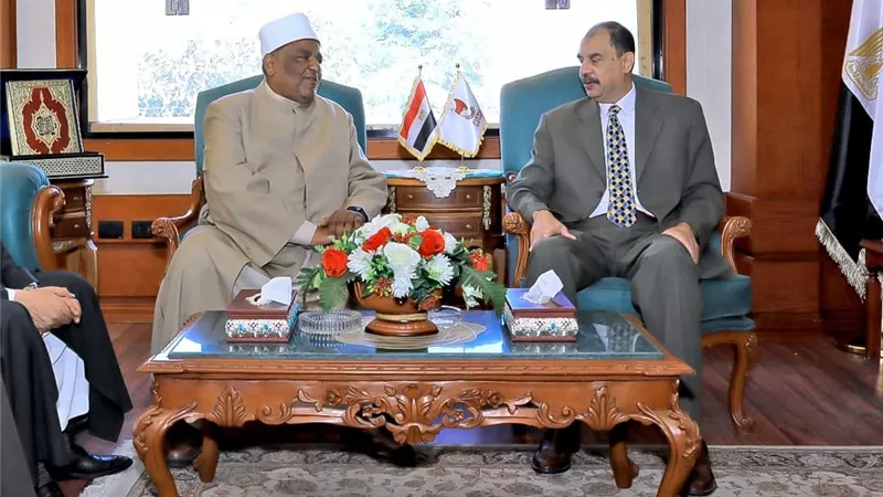 محافظ سوهاج يستقبل رئيس اللجنة العليا للمصالحات بالأزهر الشريف