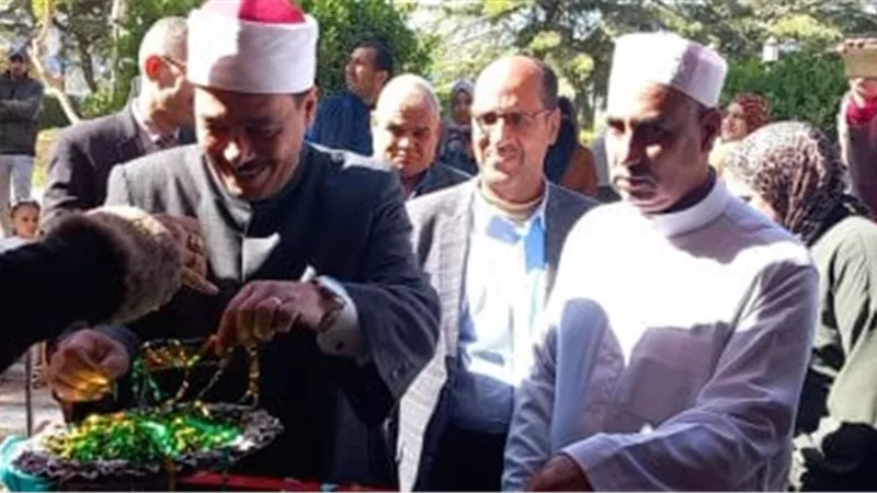 رئيس منطقة سوهاج الأزهرية يفتتح معرض 