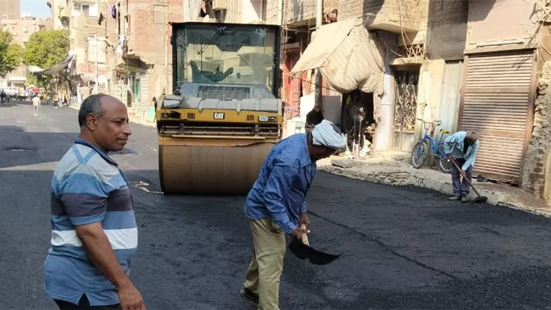 محافظ الإسكندرية يوجه بإنهاء أعمال الرصف الجارية بشوارع حى العجمى