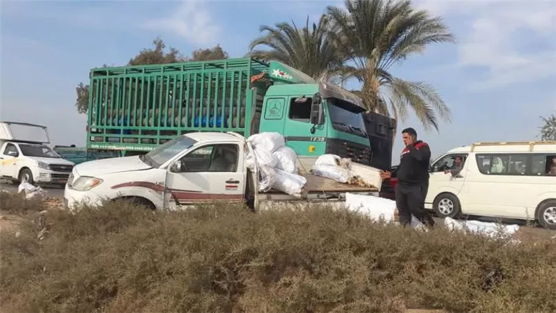 مصرع شخص وإصابة 7 آخرين في تصادم سيارتين بأسيوط