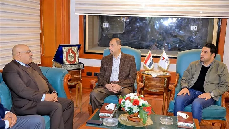 محافظ سوهاج يلتقى رئيس جهاز الاستثمار الداخلى لمناقشة الفرص المتاحة 