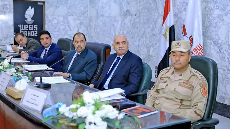 محافظ سوهاج يترأس اجتماع المجلس التنفيذي لمناقشة الملفات الحيوية