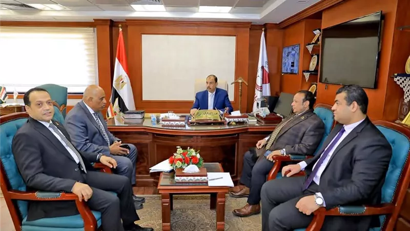 محافظ سوهاج يلتقي وفد وزارة الشباب والرياضة لمناقشة عدد من المشروعات الرياضية