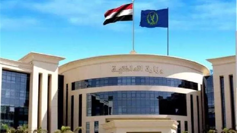 مصدر أمني ينفي وفاة ضابط شرطة وأسرته في هجوم مسلح بسوهاج