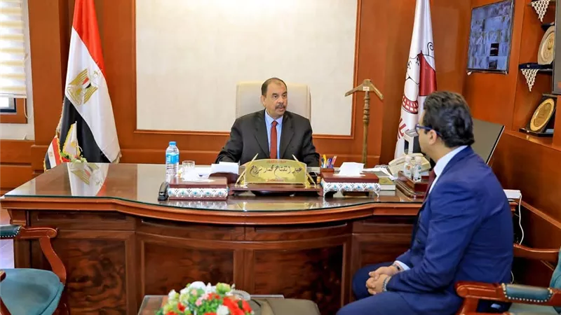 محافظ سوهاج يناقش مع وكيل وزارة الصحة خطة تشغيل المستشفيات المركزية بعد تطويرها