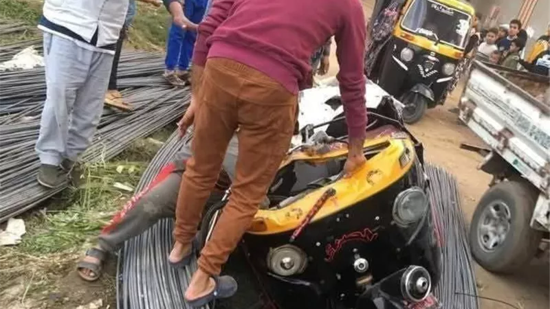 مصرع شاب وشقيقته في حادث انقلاب سيارة نقل على توك توك في المراغة بسوهاج