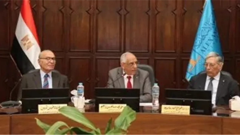 جامعة الإسكندرية تناقش سير امتحانات الفصل الدراسي الأول بجميع الكليات