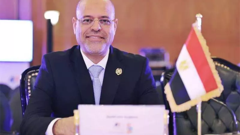 وقف مفتش و2 موظفين وإحالتهم للتحقيق لطلبهم رشوة بالإسكندرية