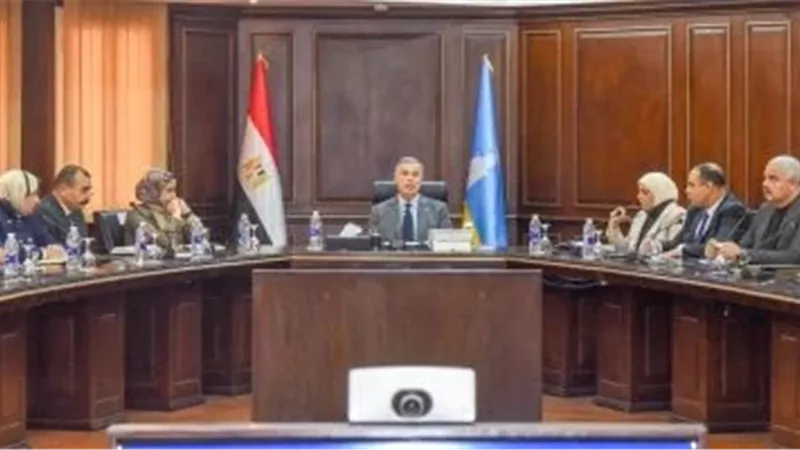 محافظ الإسكندرية يؤكد على عقد لقاءات جماهيرية بالمواطنين لحل مشاكلهم