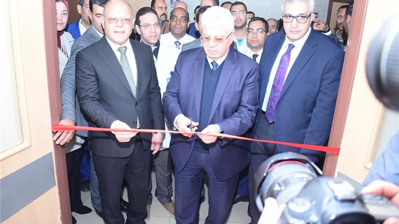 وزير التعليم العالي يفتتح وحدتي القسطرة وعناية الأمراض العصبية بمستشفى سوهاج الجامعي 
