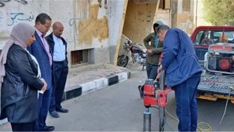 لجنة مختصة لمراجعة أعمال الرصف بعدد من شوارع مدينة ناصر بسوهاج 