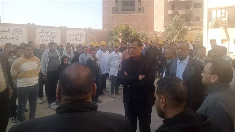 لتغيبهم عن العمل.. إحالة 76 معلمًا بمدرسة سوهاج الثانوية المعمارية للتحقيق