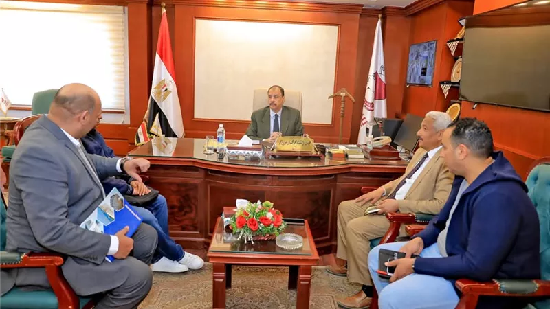محافظ سوهاج يدشن قافلة لتركيب أجهزة تعويضية وأطراف صناعية بالمجان