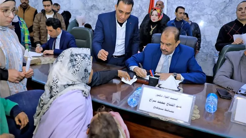 محافظ سوهاج يستمع لمطالب وشكاوى المواطنين في اللقاء الجماهيري الأسبوعي