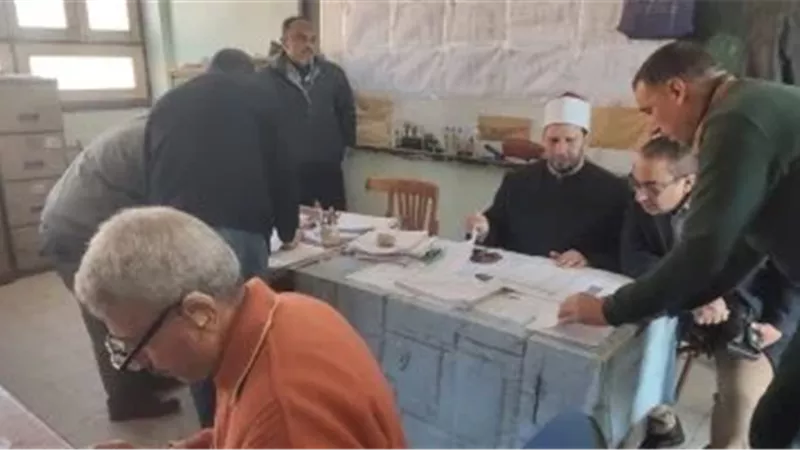 رئيس منطقة الاسكندرية الأزهرية يتفقد أعمال لجنة تظلمات الشهادة الابتدائية والإعدادية