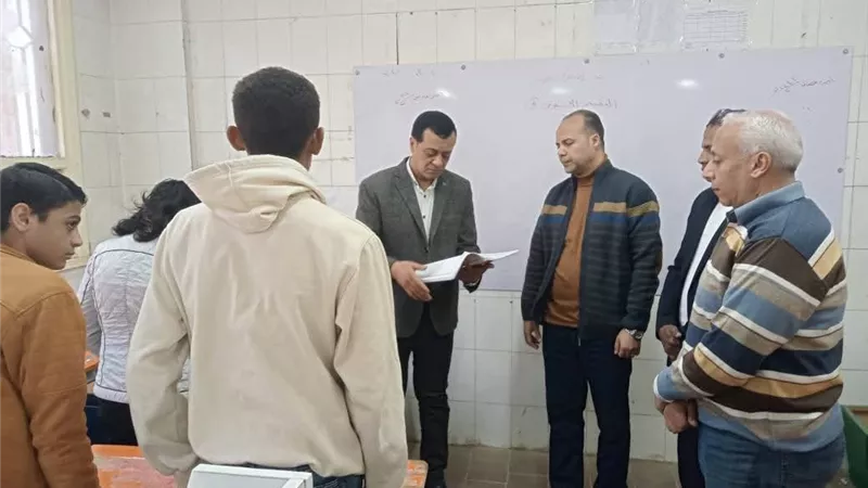 وكيل تعليم سوهاج يتابع انتظام العملية التعليمية بمدارس طما