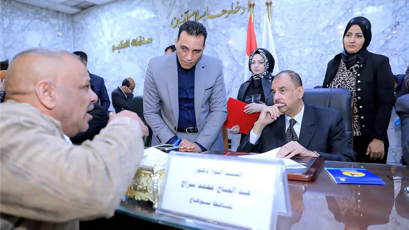 محافظ سوهاج يعقد اللقاء الجماهيري الأسبوعي لمناقشة مطالب المواطنين