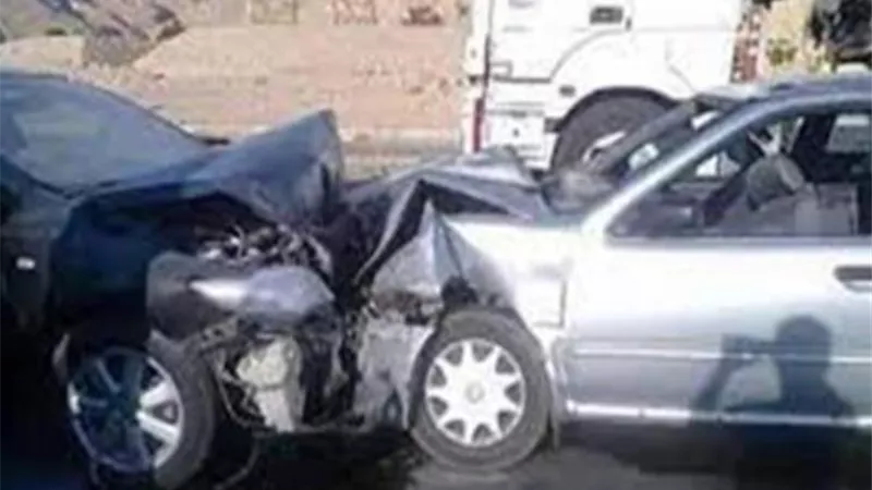 مصرع شخص وإصابة آخر إثر حادث تصادم سيارتين في طهطا بسوهاج