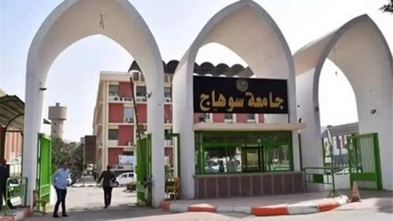 عالم بجامعة سوهاج وفريقه البحثى يبتكرون جهازا لتحلية المياه بالطاقة الشمسية