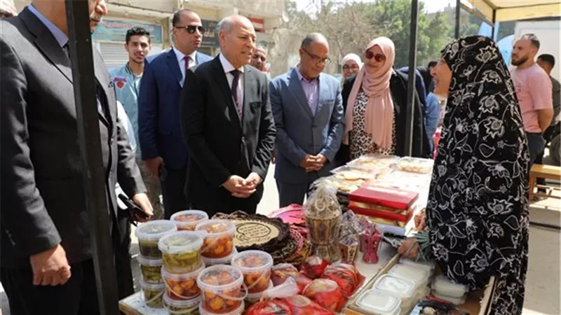 محافظ القاهرة يتفقد عددًا من الأسواق ومنافذ البيع ويوجه بتكثيف الحملات لمنع احتكار السلع 