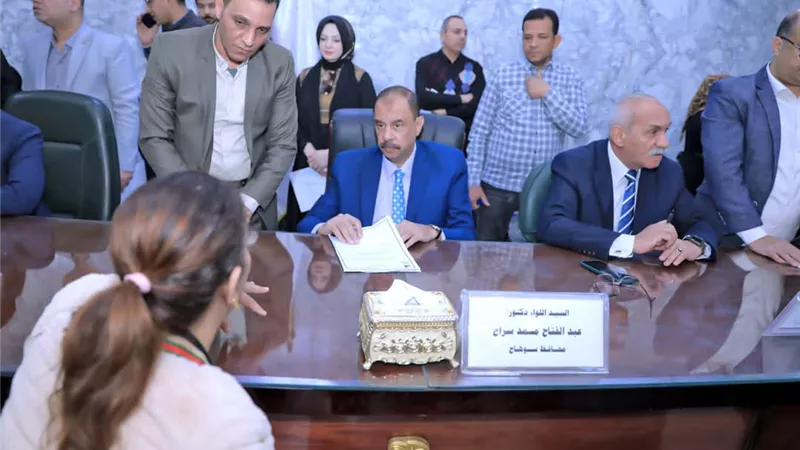 محافظ سوهاج يستمع لمطالب واحتياجات المواطنين في اللقاء الجماهيري