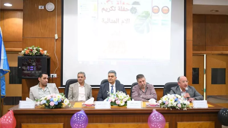 عميد طب طنطا يكرم الأمهات المثاليات العاملات بمستشفيات الكلية