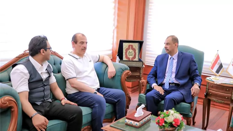محافظ سوهاج يبحث مع نائب وزير الصحة تطوير المنظومة الطبية