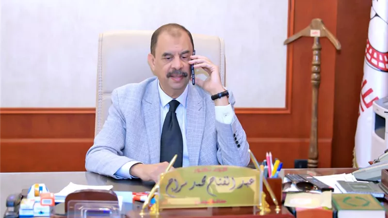 محافظ سوهاج يهنئ السيدة 
